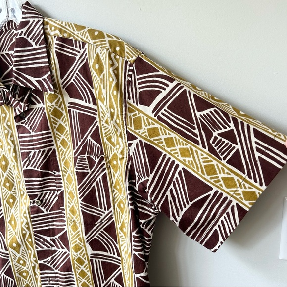 Handmade African men’s button down batik shirt - Picture 3 of 6